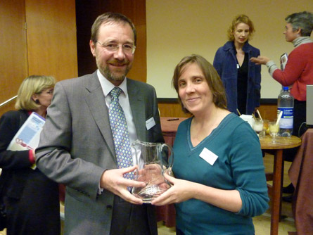 Jessica Mitchell presenting Duncan Campbell with his Local Hero award